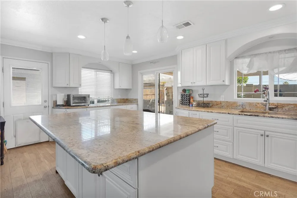 15558 Greenwood St Hesperia, CA 92345