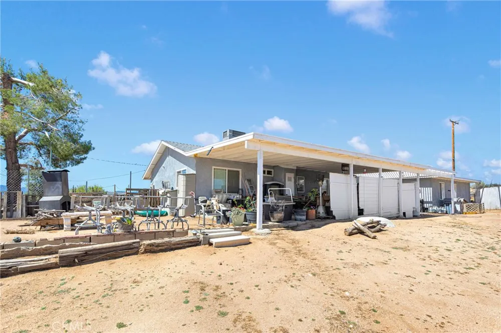 15558 Greenwood St Hesperia, CA 92345