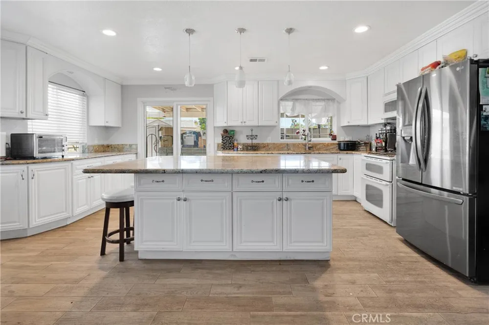 15558 Greenwood St Hesperia, CA 92345