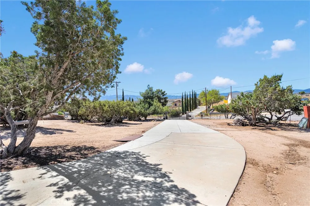 15558 Greenwood St Hesperia, CA 92345