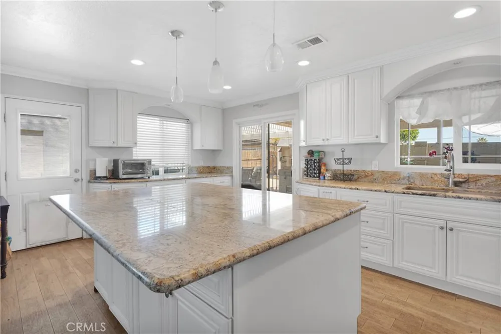 15558 Greenwood St Hesperia, CA 92345