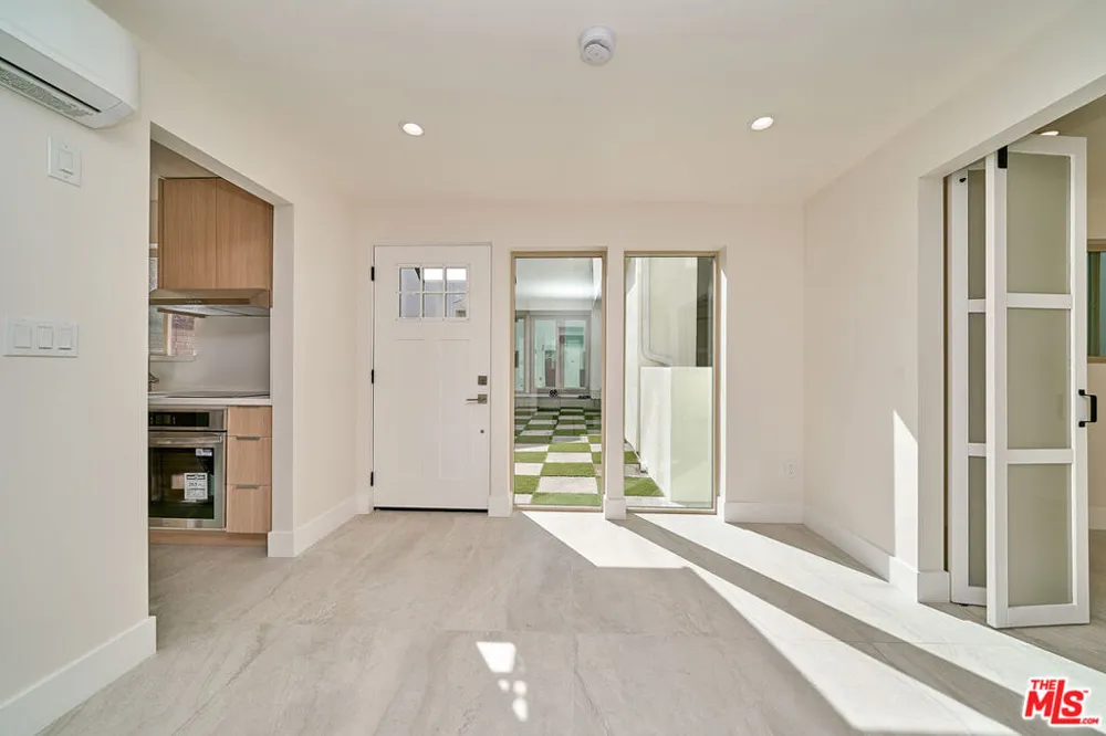 2938 Mary Street #A La Crescenta, CA 91214
