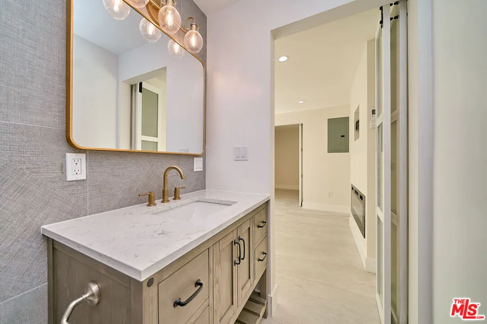 2938 Mary Street #A La Crescenta, CA 91214