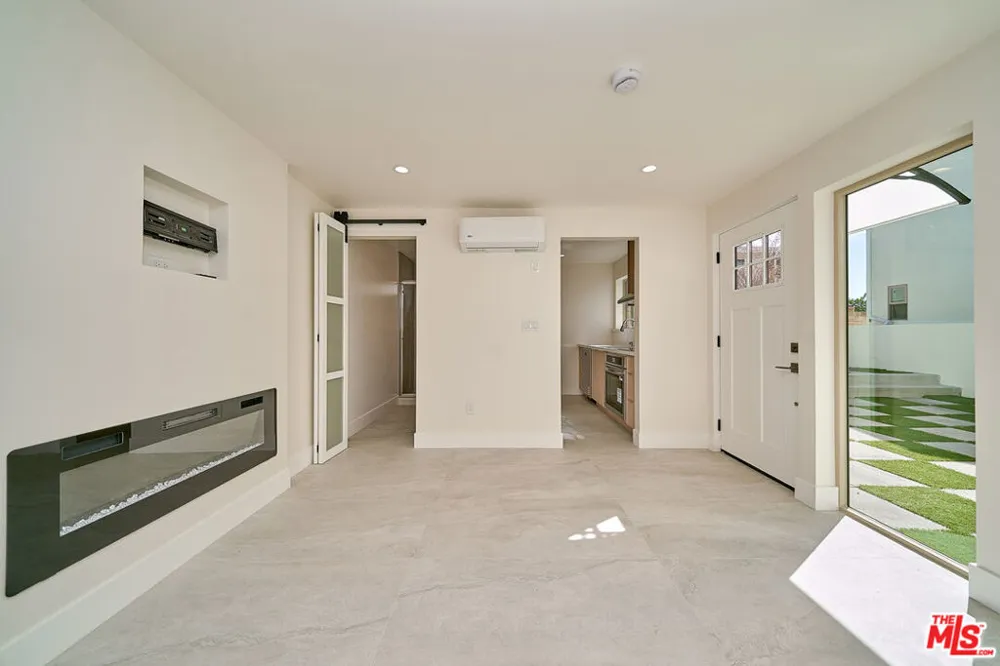 2938 Mary Street #A La Crescenta, CA 91214