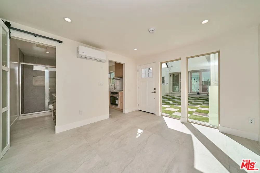 2938 Mary Street #A La Crescenta, CA 91214