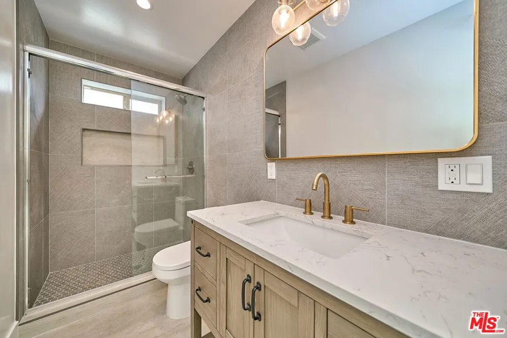 2938 Mary Street #A La Crescenta, CA 91214