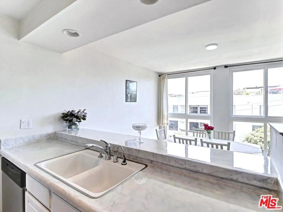 911 Kings Road #310 West Hollywood, CA 90069
