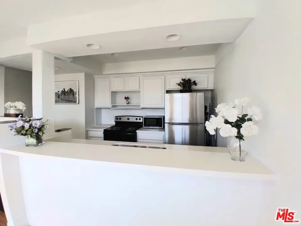911 Kings Road #310 West Hollywood, CA 90069