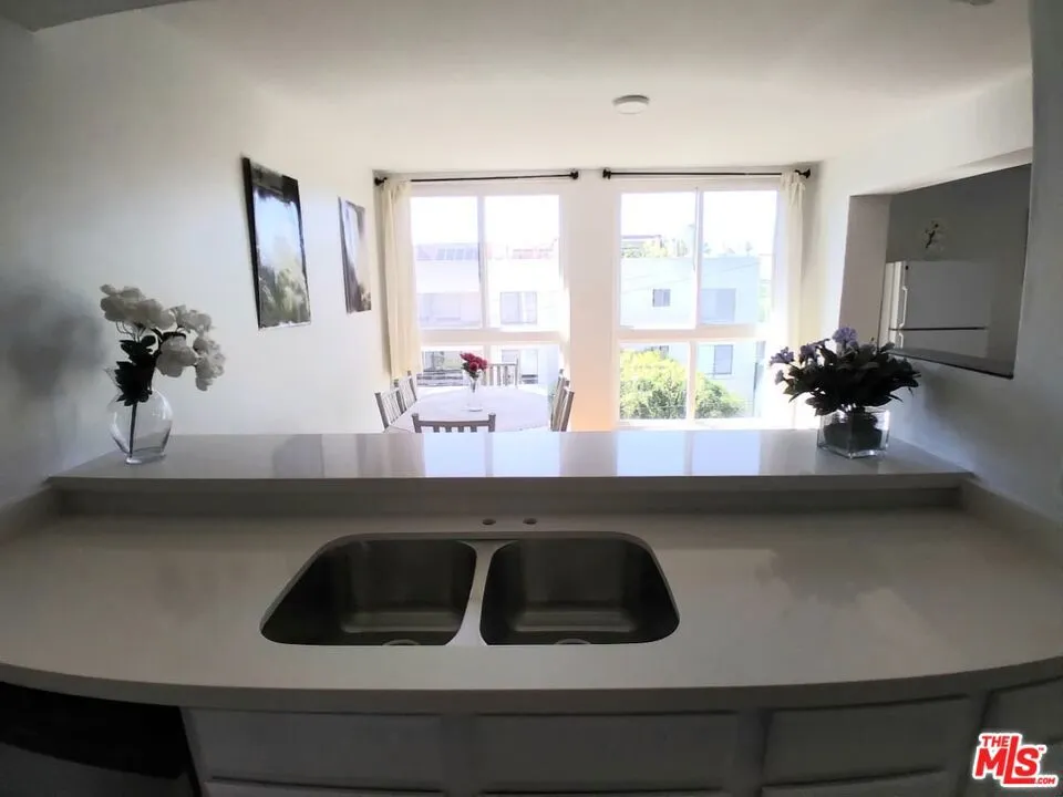 911 Kings Road #310 West Hollywood, CA 90069