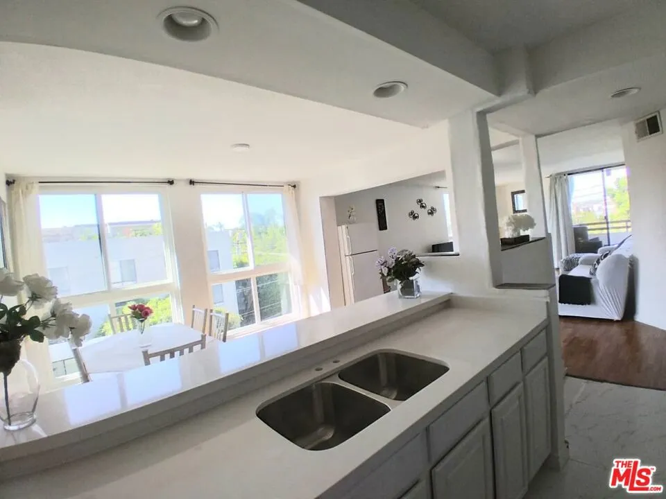 911 Kings Road #310 West Hollywood, CA 90069