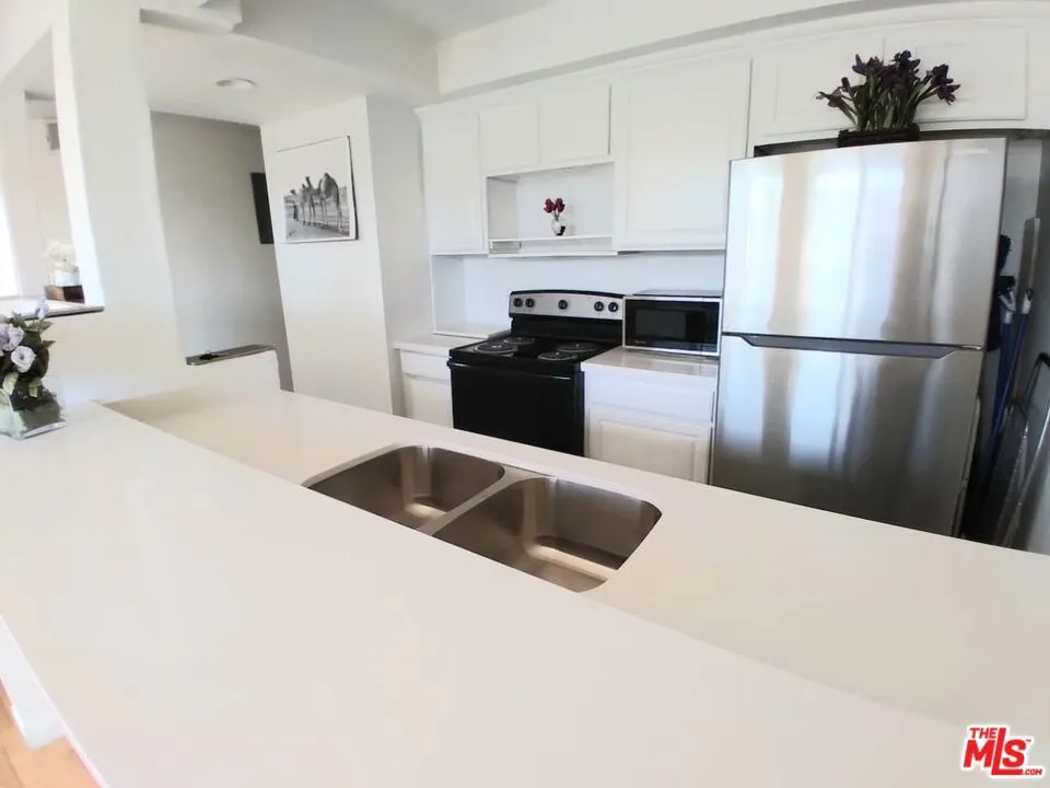 911 Kings Road #310 West Hollywood, CA 90069