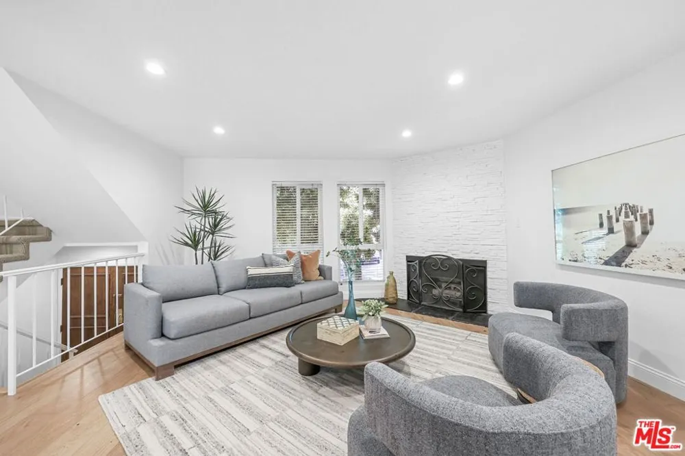 2844 Avenel Street Los Angeles, CA 90039