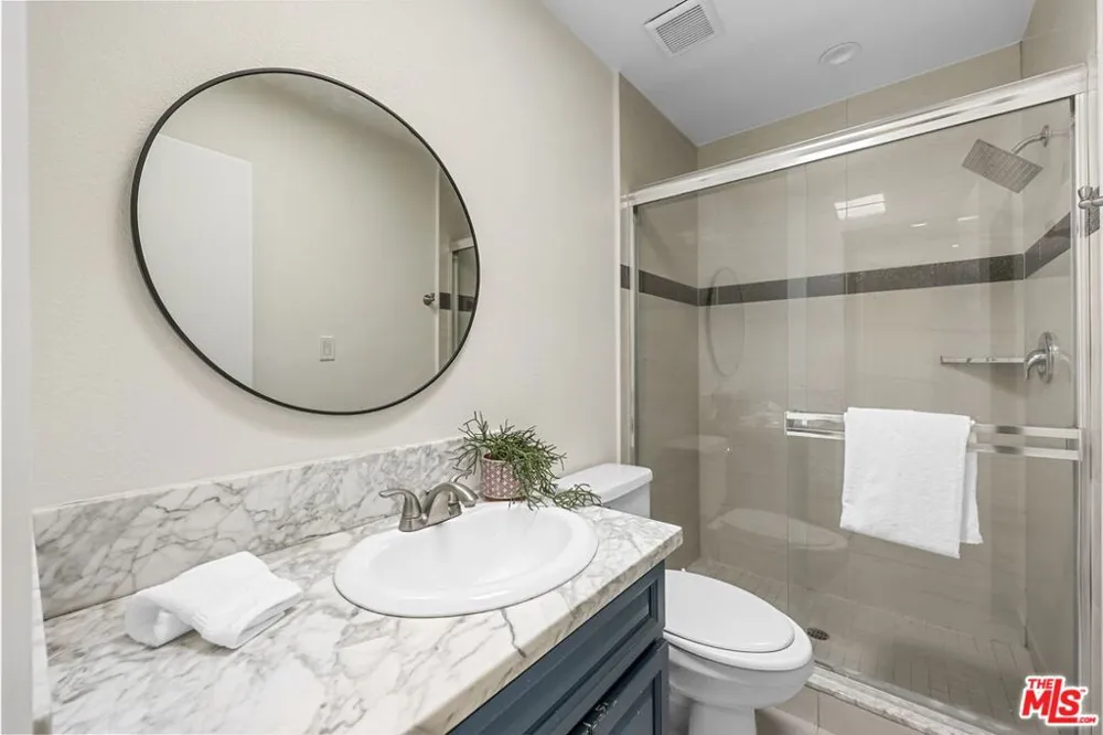 2844 Avenel Street Los Angeles, CA 90039