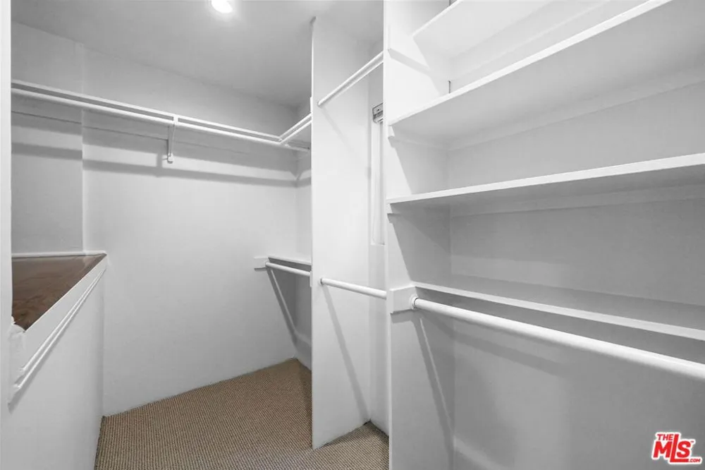 2844 Avenel Street Los Angeles, CA 90039