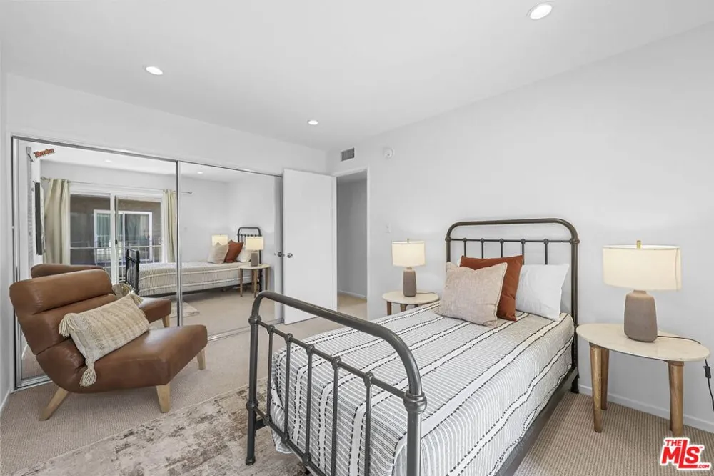 2844 Avenel Street Los Angeles, CA 90039