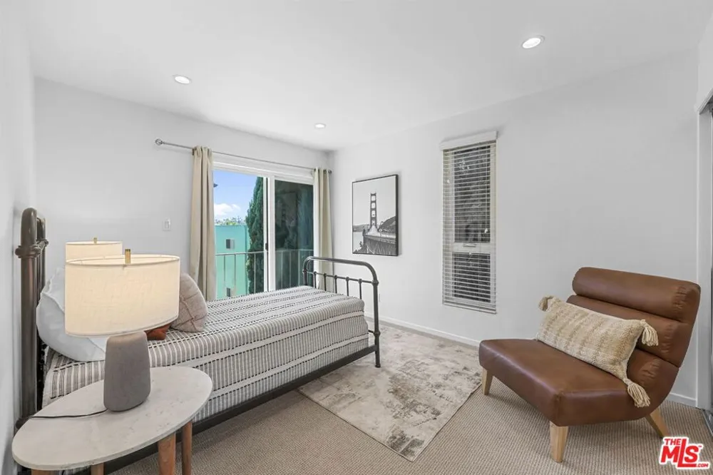 2844 Avenel Street Los Angeles, CA 90039