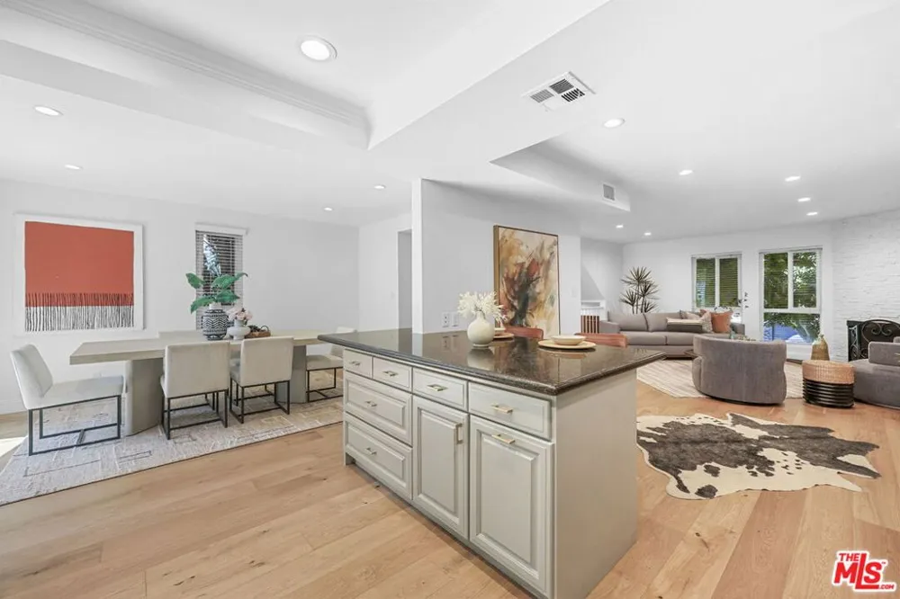 2844 Avenel Street Los Angeles, CA 90039