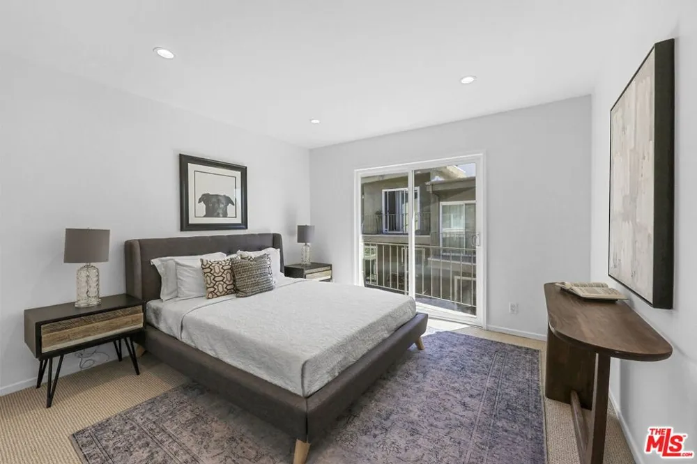 2844 Avenel Street Los Angeles, CA 90039