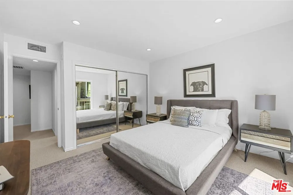 2844 Avenel Street Los Angeles, CA 90039