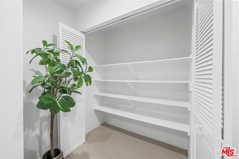 2844 Avenel Street Los Angeles, CA 90039