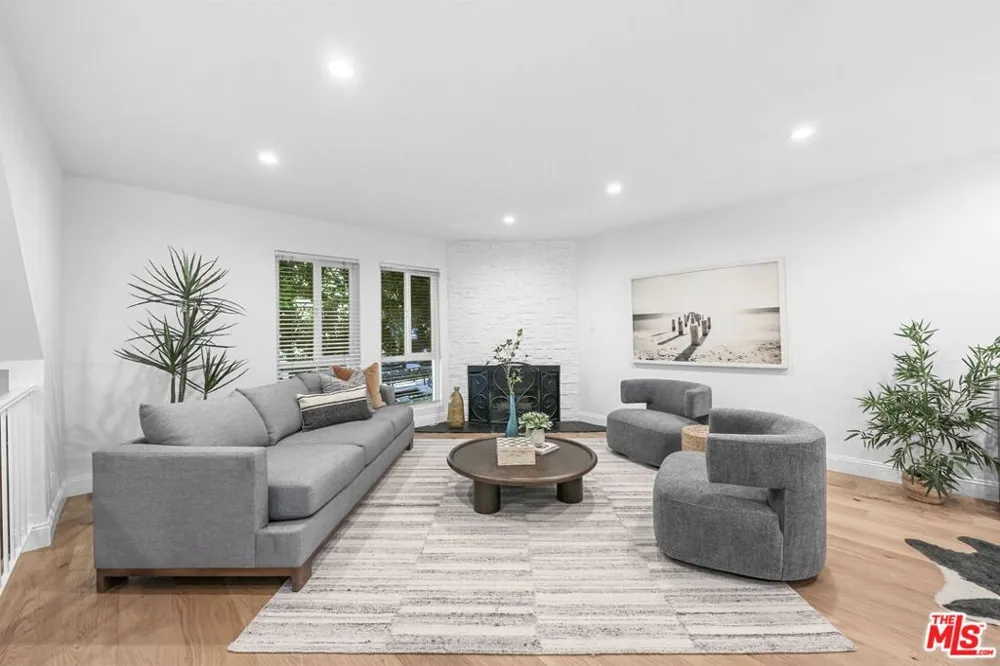 2844 Avenel Street Los Angeles, CA 90039