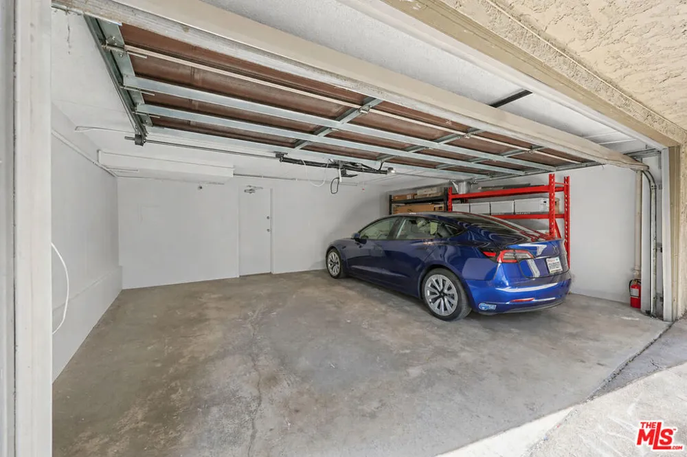 2844 Avenel Street Los Angeles, CA 90039