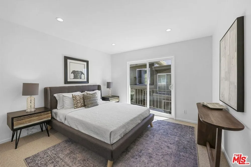 2844 Avenel Street Los Angeles, CA 90039