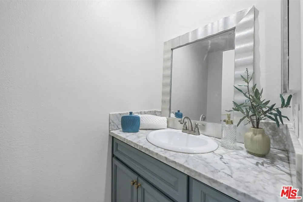 2844 Avenel Street Los Angeles, CA 90039