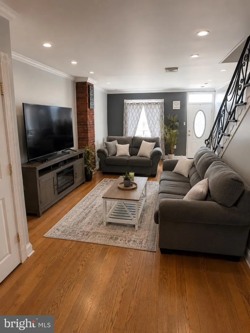 2511 S 11TH STREET Philadelphia, PA 19148