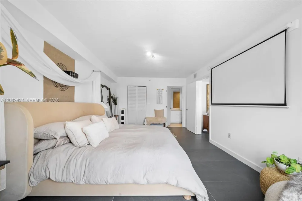 227 Michigan Ave #304 Miami Beach, FL 33139