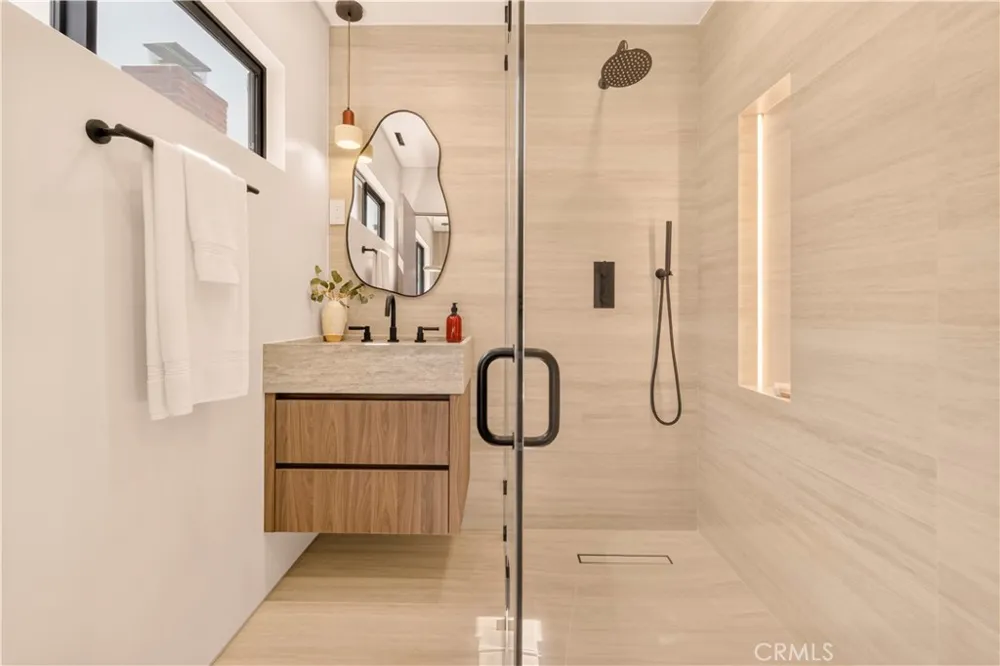 2339 23rd Santa Monica, CA 90405