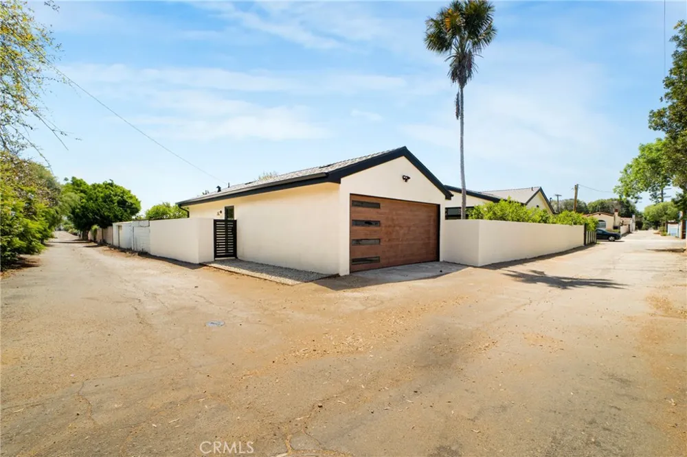 2339 23rd Santa Monica, CA 90405