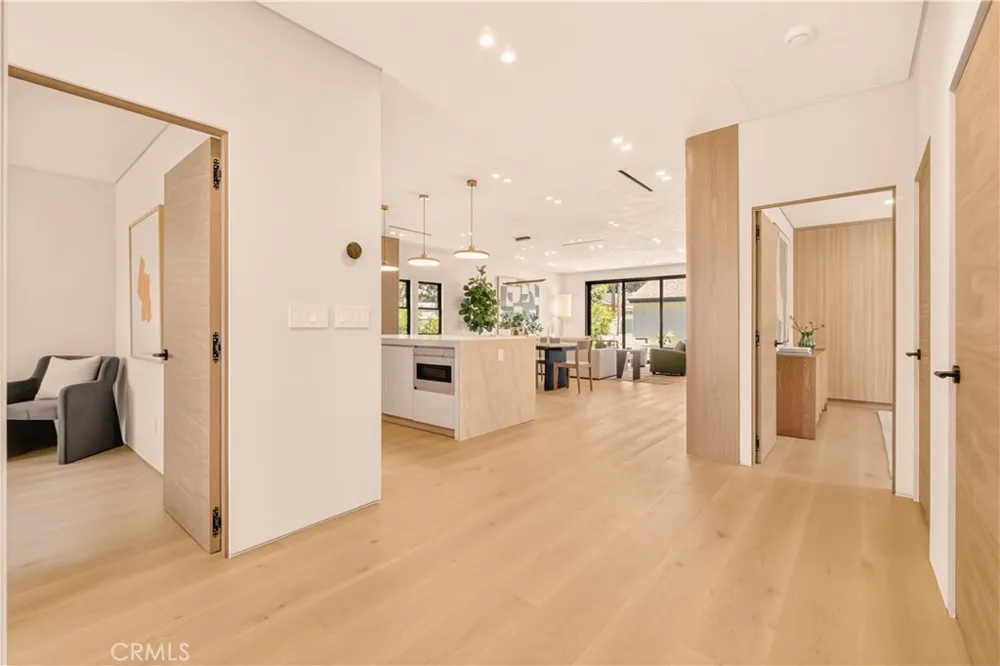 2339 23rd Santa Monica, CA 90405