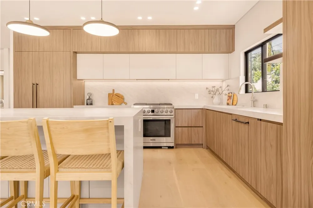2339 23rd Santa Monica, CA 90405