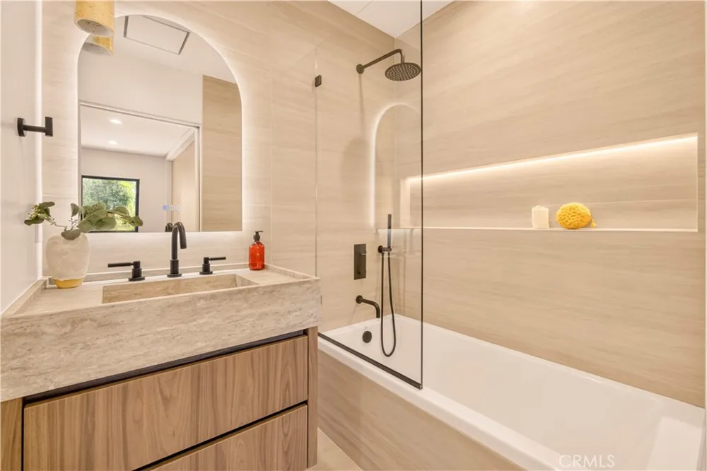 2339 23rd Santa Monica, CA 90405