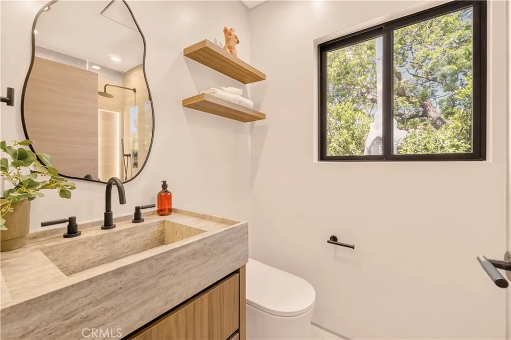 2339 23rd Santa Monica, CA 90405