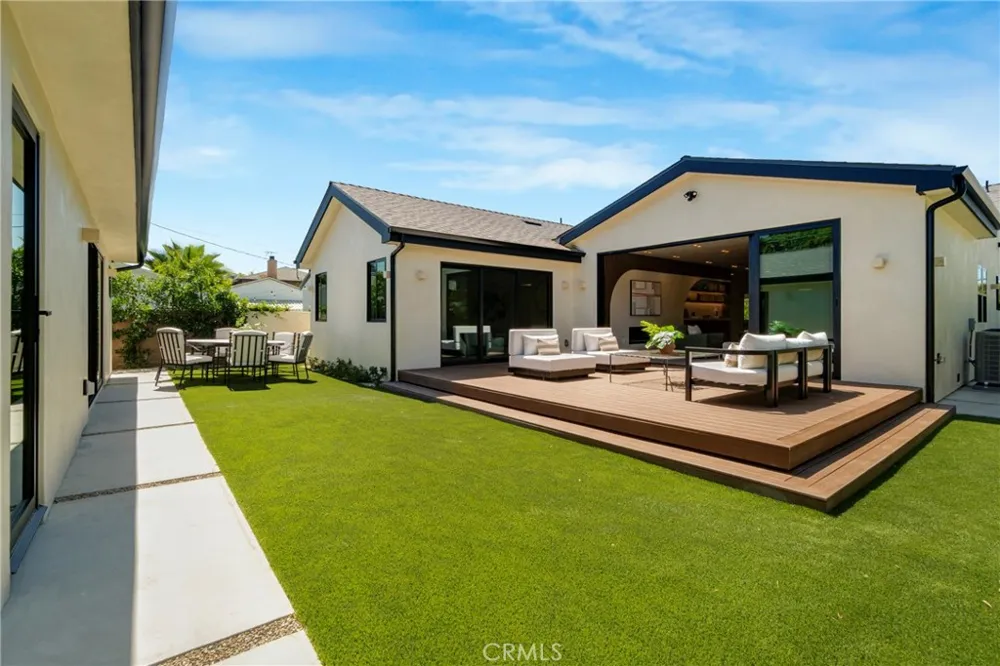 2339 23rd Santa Monica, CA 90405