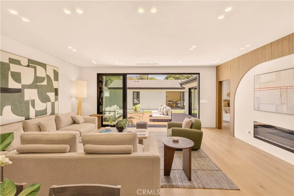 2339 23rd Santa Monica, CA 90405