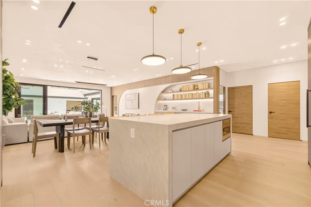 2339 23rd Santa Monica, CA 90405