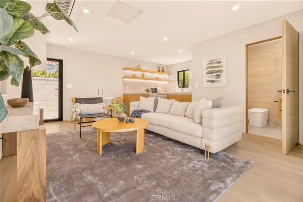 2339 23rd Santa Monica, CA 90405