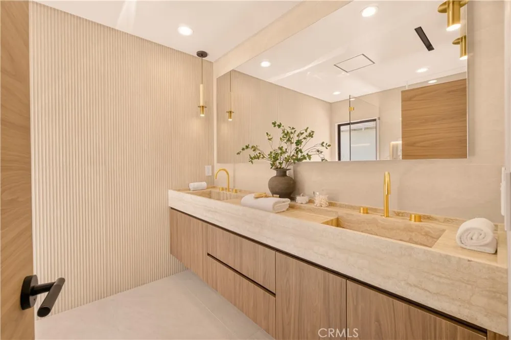 2339 23rd Santa Monica, CA 90405