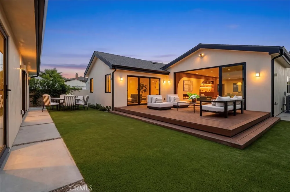 2339 23rd Santa Monica, CA 90405