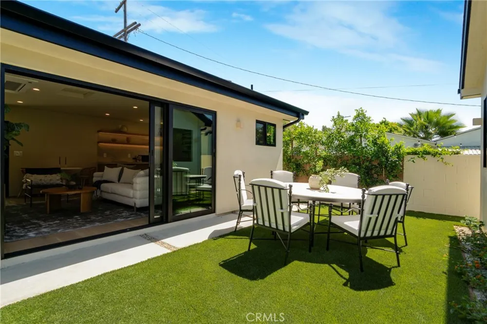 2339 23rd Santa Monica, CA 90405