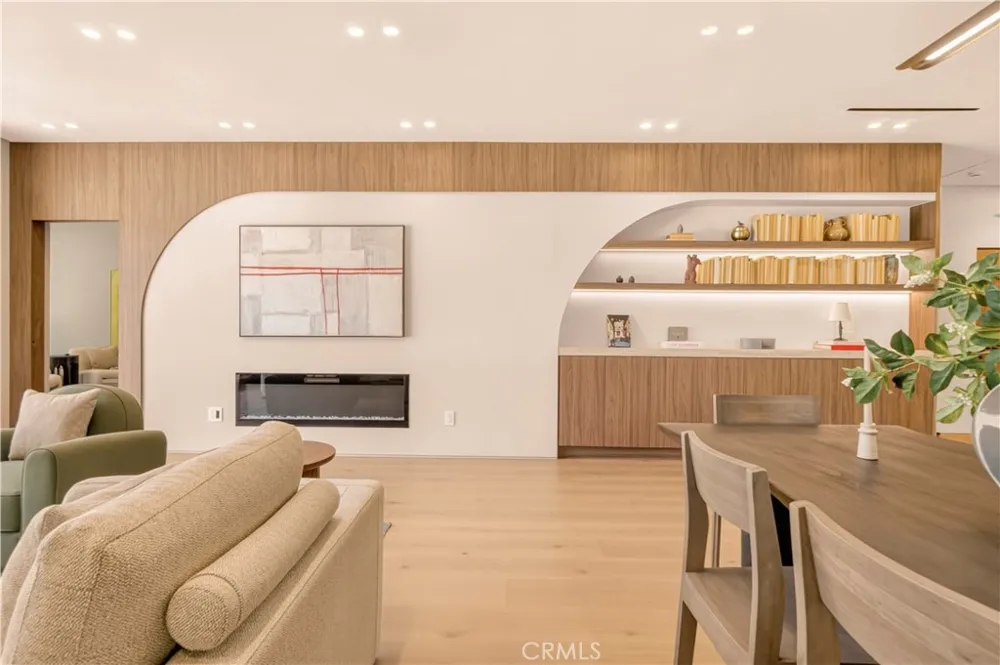 2339 23rd Santa Monica, CA 90405