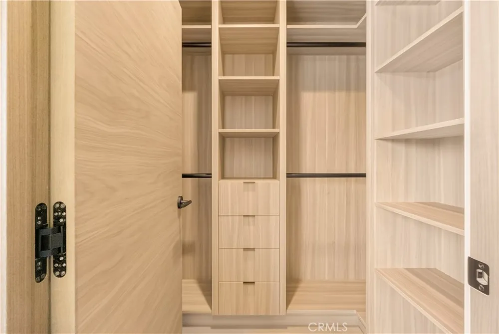 2339 23rd Santa Monica, CA 90405