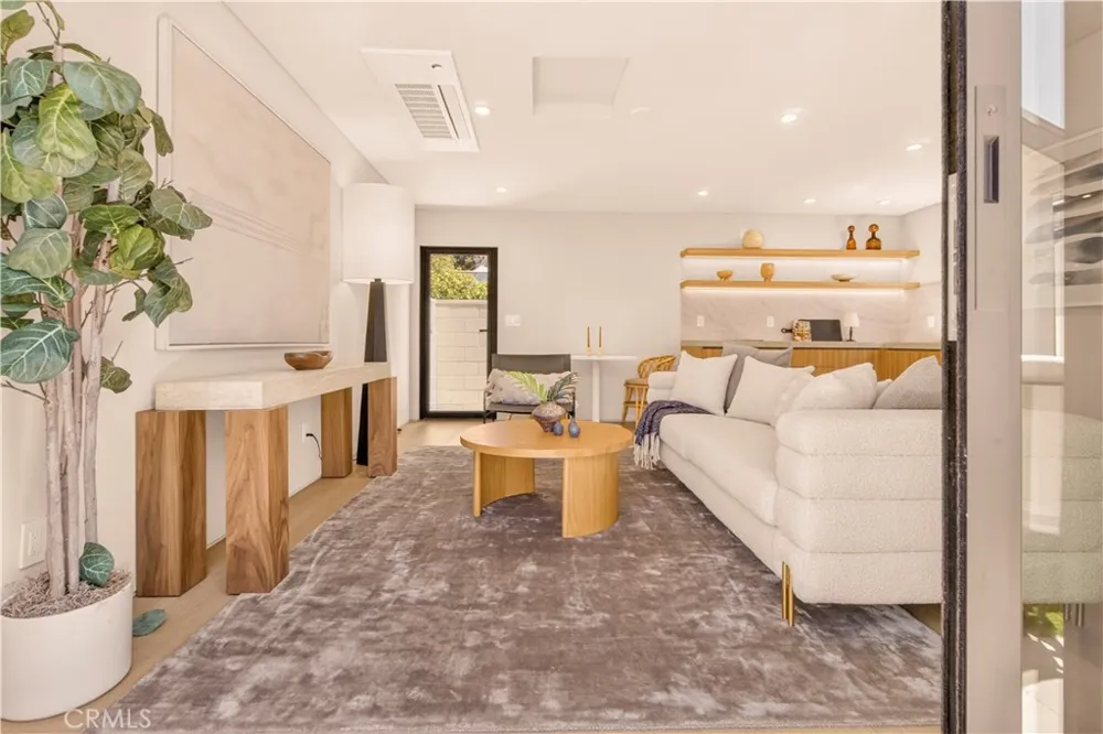 2339 23rd Santa Monica, CA 90405