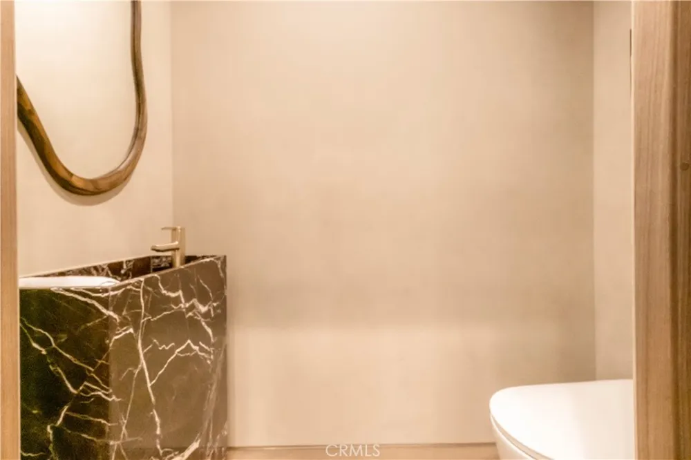 2339 23rd Santa Monica, CA 90405