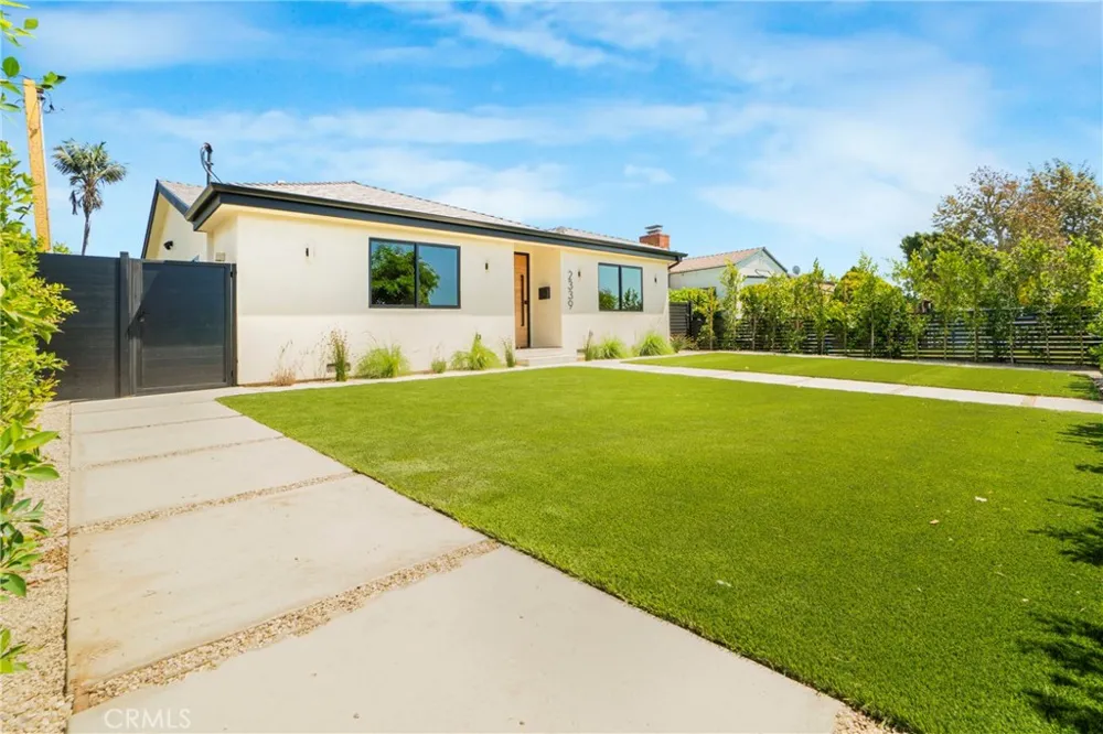 2339 23rd Santa Monica, CA 90405