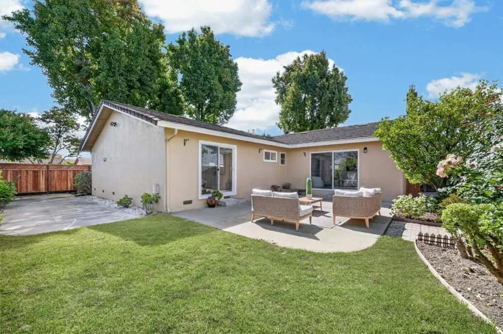 2589 Royal Ann Court Union City, CA 94587