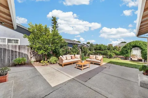 2589 Royal Ann Court